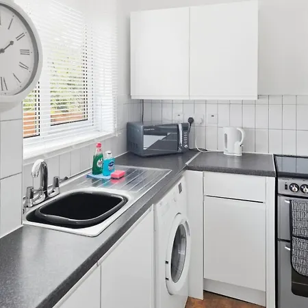 Hébergement de vacances Spacious 3-bedroom House With Free Parking & Wi-fi