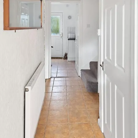 Spacious 3-bedroom House With Free Parking & Wi-fi Bristol