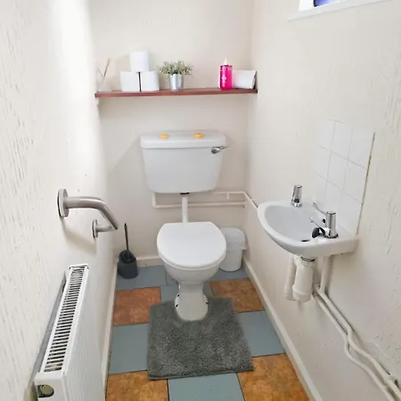 Spacious 3-bedroom House With Free Parking & Wi-fi Bristol
